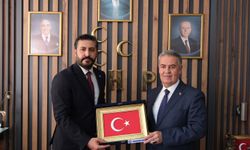 Başkan Erol’dan Cihangiroğlu’na anlamlı hediye