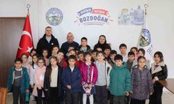 Başkan Özel, minik öğrencilerle bir araya geldi