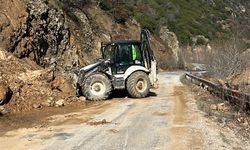Aydın'da hummalı çalışma: BŞB heyelandan kapanan 42 yolu açtı