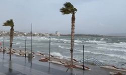 Didim'de lodosla birlikte dev dalgalar oluştu