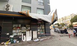 Aydın'da şiddetli rüzgar tabelaları kopardı, iş yerlerinde hasar oluştu