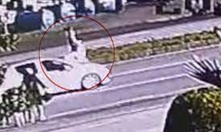 Kızına kahvaltıya giderken feci son: Kaza anı güvenlik kamerasında