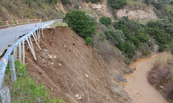 İncirliova’da yol çöktü