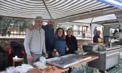 Karacasu'da depremzede aile depremde hayatını kaybedenleri lokma hayrıyla andı