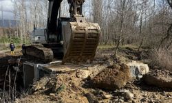 Karacasu'da yol çöktü: Belediye gerekeni yaptı
