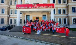 Aydınlı miniklerden bayrağa saygı