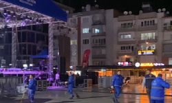 Konser sonrası meydanda yoğun mesai