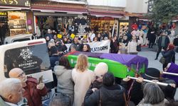 ''Mehlike Abla'' kadınların omuzunda ebediyete uğurlandı