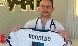 Aydınlı profesöre iki efsaneden imzalı forma