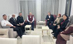 Özmen, depremzede ailenin iftar sofrasına konuk oldu