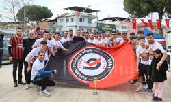 Şampiyon kupasına kavuştu: Üstü açık araçla şampiyonluğu kutladılar