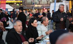 Seda Sarıbaş, hemşehrileriyle aynı sofrada oruç açtı