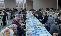 Efeler'de ramazan bereketi: Başkan Yetişkin vatandaşla aynı sofrada