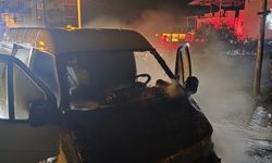 Aydın'da seyir halindeki minibüsü alevler sardı