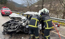 Kara yolunda feci kaza: 2 ölü, 4 yaralı