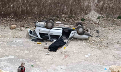 Otomobil 10 metrelik çukura düştü: 1 ölü, 1 yaralı