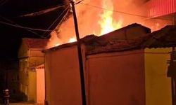 Yaşlı çifti yangın ayırdı