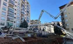 Beton pompası yan yattı: Altında kalan işçi hayatını kaybetti