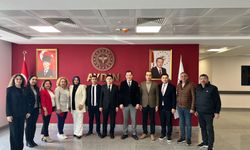 AK Parti Efeler’den sağlık personeline moral ziyareti