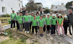 Akyeniköylü öğrenciler Orman haftasında fidan dikti