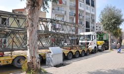 Aydın’da vinç yüklü çekici trafiği kilitledi