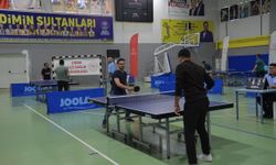 Didim’de Sağlık çalışanları masa tenisi turnuvasında stres atıyor