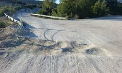 Karacasu'da isyan ettiren yol: "DSİ gelsin, bu yolun halini görsün"