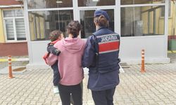 Kucağında çocuğuyla cezaevine girdi