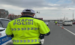 Rekor ceza: Hem 'dur' ihtarına uymadı, hem de polis aracına çarptı