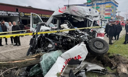 Vakaya giden ambulans kaza yaptı: 1 ölü, 3 yaralı