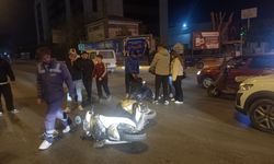 Kırmızı ışık ihlali kaza getirdi: Motosikletteki 2 kişi yaralandı