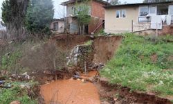 Aydın'da yağmur sularıyla taşan dere, toprak kaymasına sebep oldu