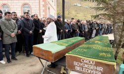 Trafik kazasında hayatını kaybeden baba ve öğretmen kızı son yolculuğuna uğurlandı