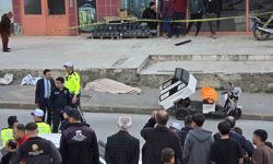 Kafasını kaldırıma çarpan yaşlı adam hayatını kaybetti