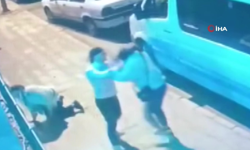 Sokakta dehşet anları! Sokak ortasında iki kadını darp etti