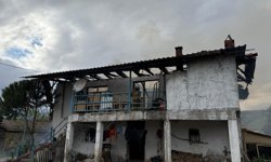 İki katlı ev kül oldu