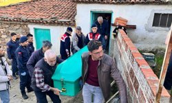 Yaşlı adam kendini asarak hayatına son verdi