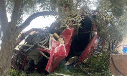 Otomobil evin bahçe duvarına çarptı: 1 ölü, 1 yaralı