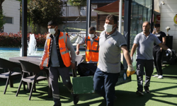 Kötü kokan reklam panosundan cansız beden çıktı