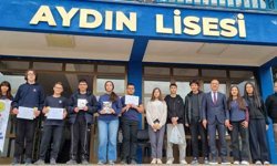 Aydın Lisesi öğrencileri başarılarıyla gururlandırdı