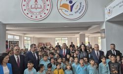 Aydınlı öğrencilerden Bakan Tekin’e sevgi seli