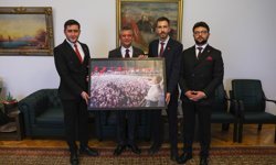 CHP Aydın Gençlik Kolları Ankara'da: Özgür Özel'e anlamlı hediye