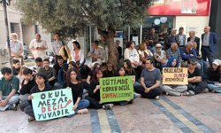 Aydınlı gençlerden sessiz oturma eylemi