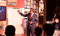 Bakan Tekin Aydın’da: Ayağının tozuyla öğrencilere ders verdi