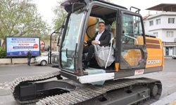 Başkan Arıcı, hibe paletli kepçeyi gururla paylaştı