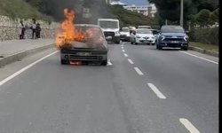 Kuşadası'nda araç yangını: Alev topuna döndü