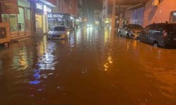 Aydın'da sağanak etkili oldu, yollar göle döndü