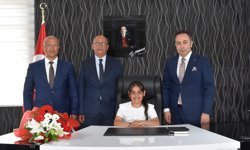 Didim Kaymakamlığı makamı Defneye emanet