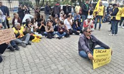 Didim'de Eğitim Sen'den okullardaki eylemlere oturma eylemli tepki