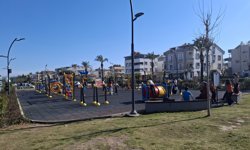 Didim'de güneş yüzünü gösterdi; çocuk parkları doldu